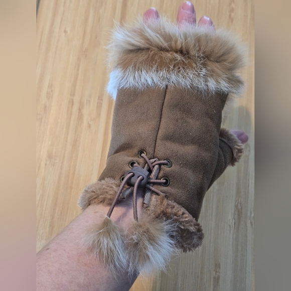 Cozy Tan Faux Fur & Faux Suede Mittens, OS - Picture 5 of 7